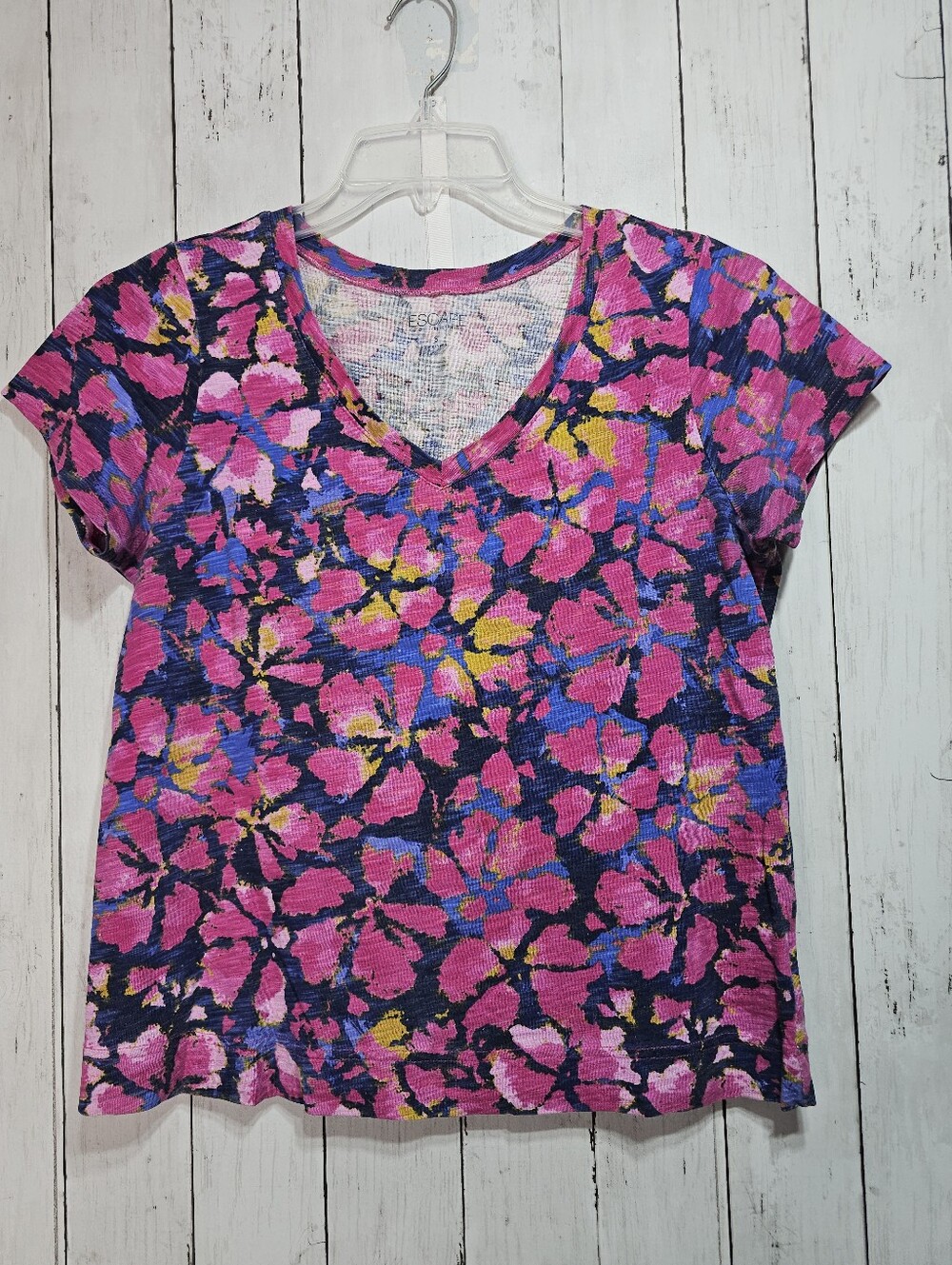 Escape By Habitat Clothing Women's Floral V-Neck Cotton Shirt Size Small.